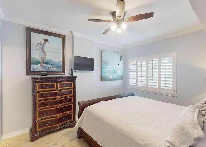 Beach-front With Pool Hot Tub Sauna Washer Dryer & Grill Holiday home